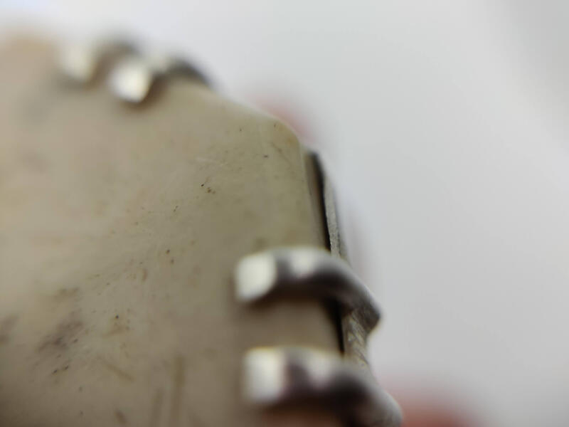 Anel com virola simples e garras